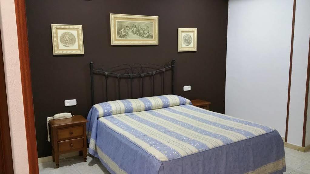 Hostal Restaurante El Lirio Bollullos Par del Condado Zewnętrze zdjęcie