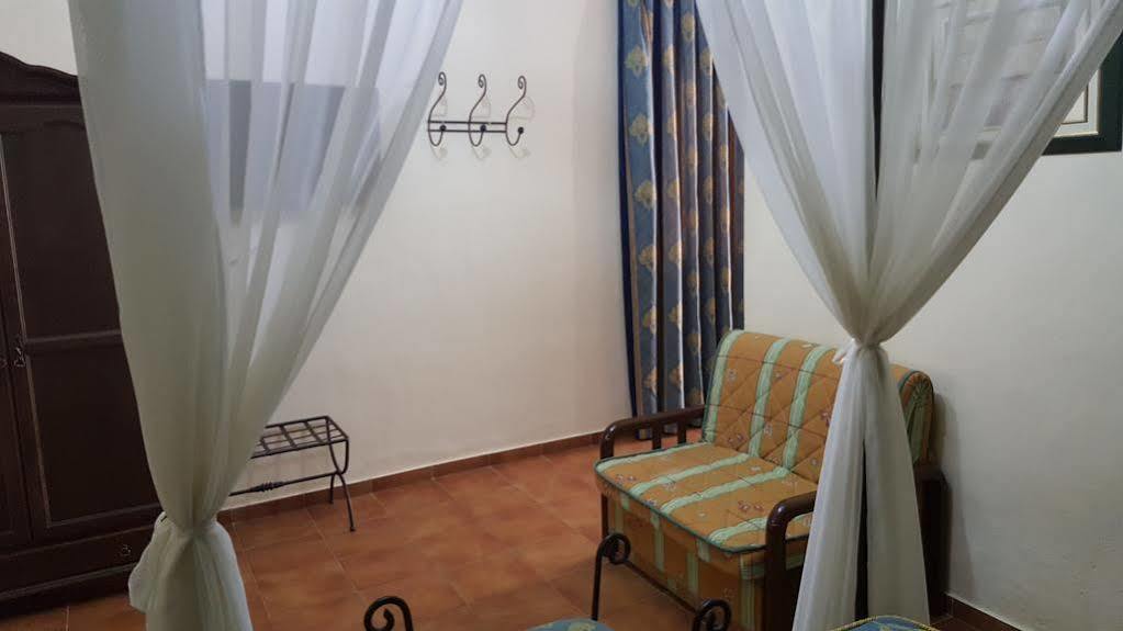 Hostal Restaurante El Lirio Bollullos Par del Condado Zewnętrze zdjęcie